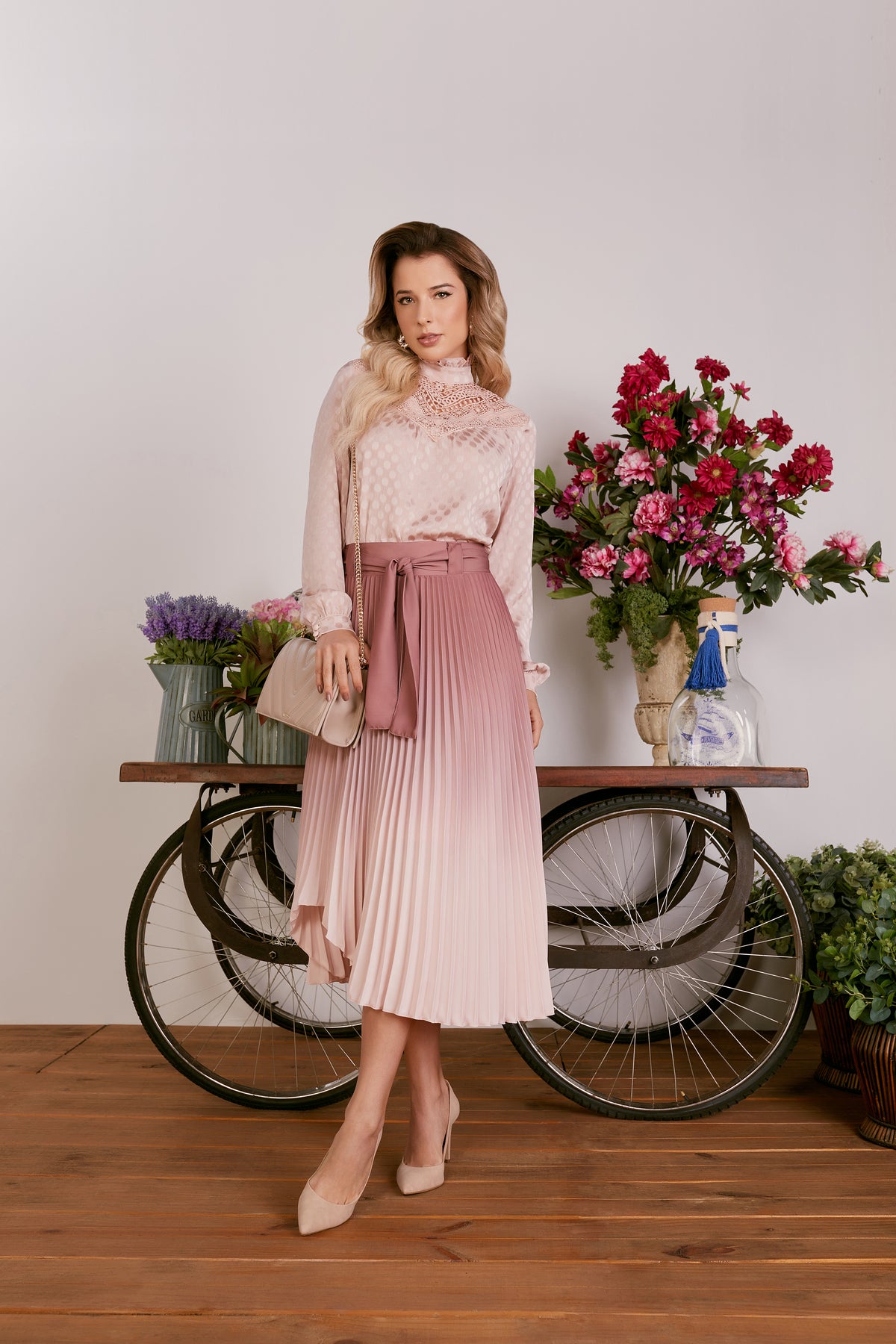Romantic Modest Styles For The Modern Woman One Of A Kind Demure romantic-modest-styles-for-the-modern-woman-one-of-a-kind-demure